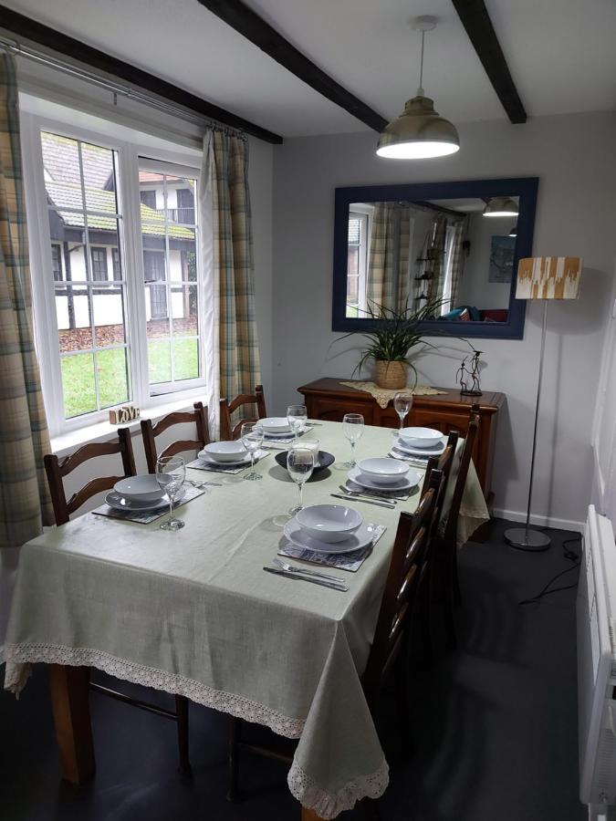 3.9. Tudor Court Hayle Buitenkant foto