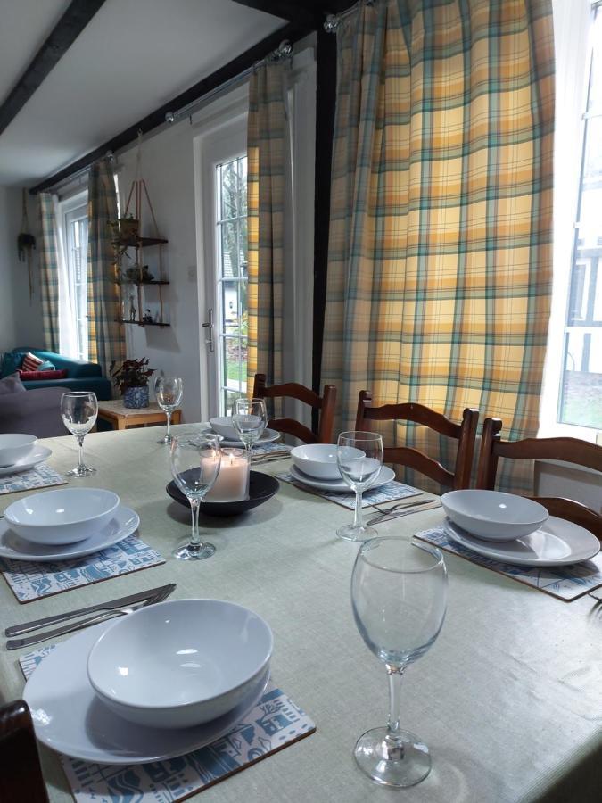 3.9. Tudor Court Hayle Buitenkant foto