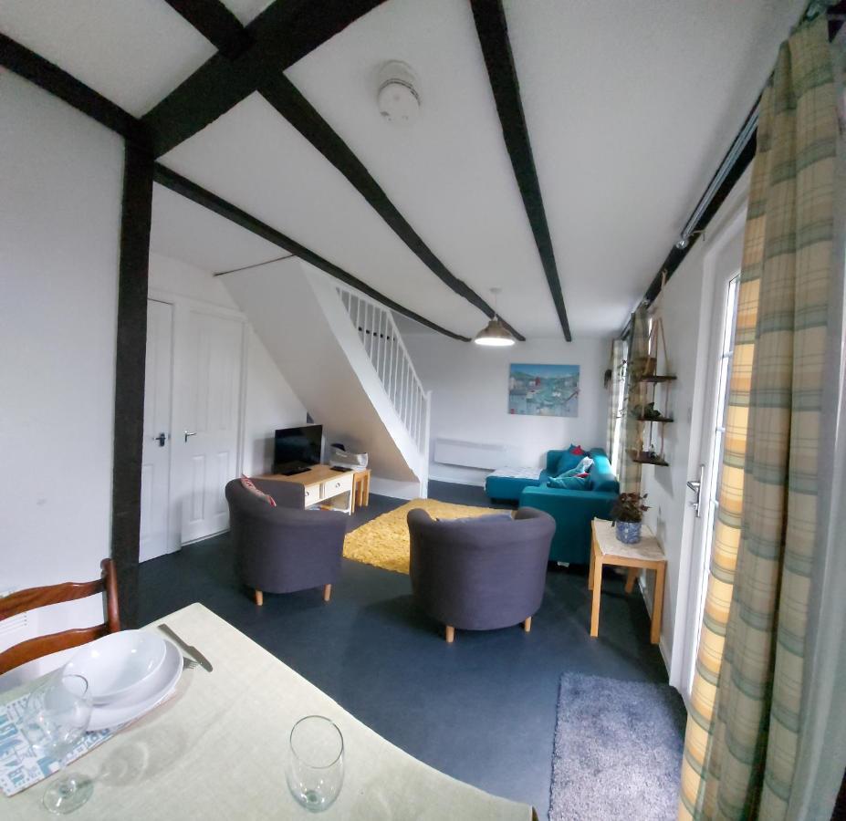 3.9. Tudor Court Hayle Buitenkant foto