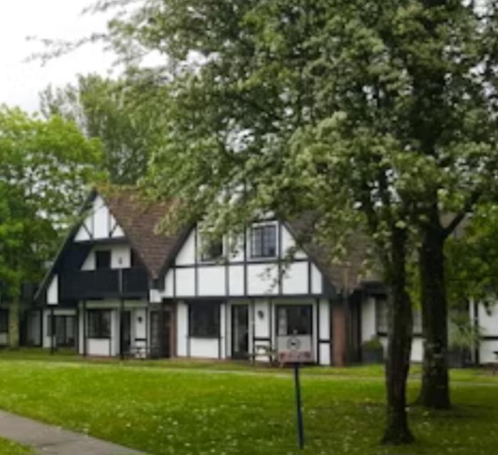 3.9. Tudor Court Hayle Buitenkant foto