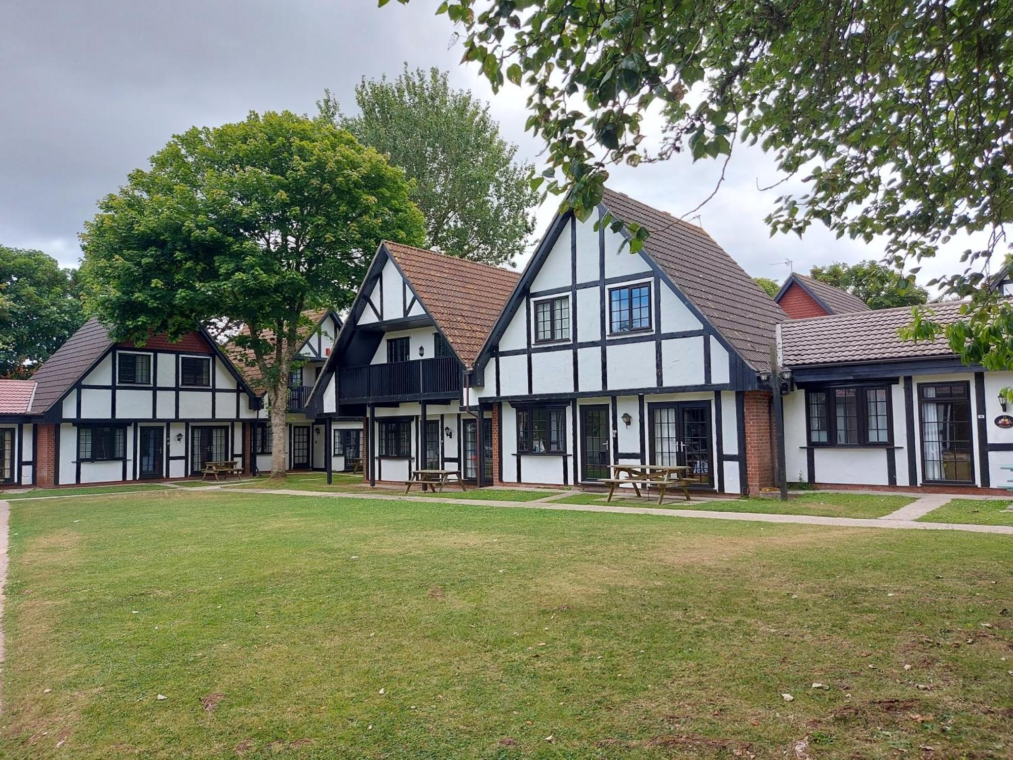 3.9. Tudor Court Hayle Buitenkant foto
